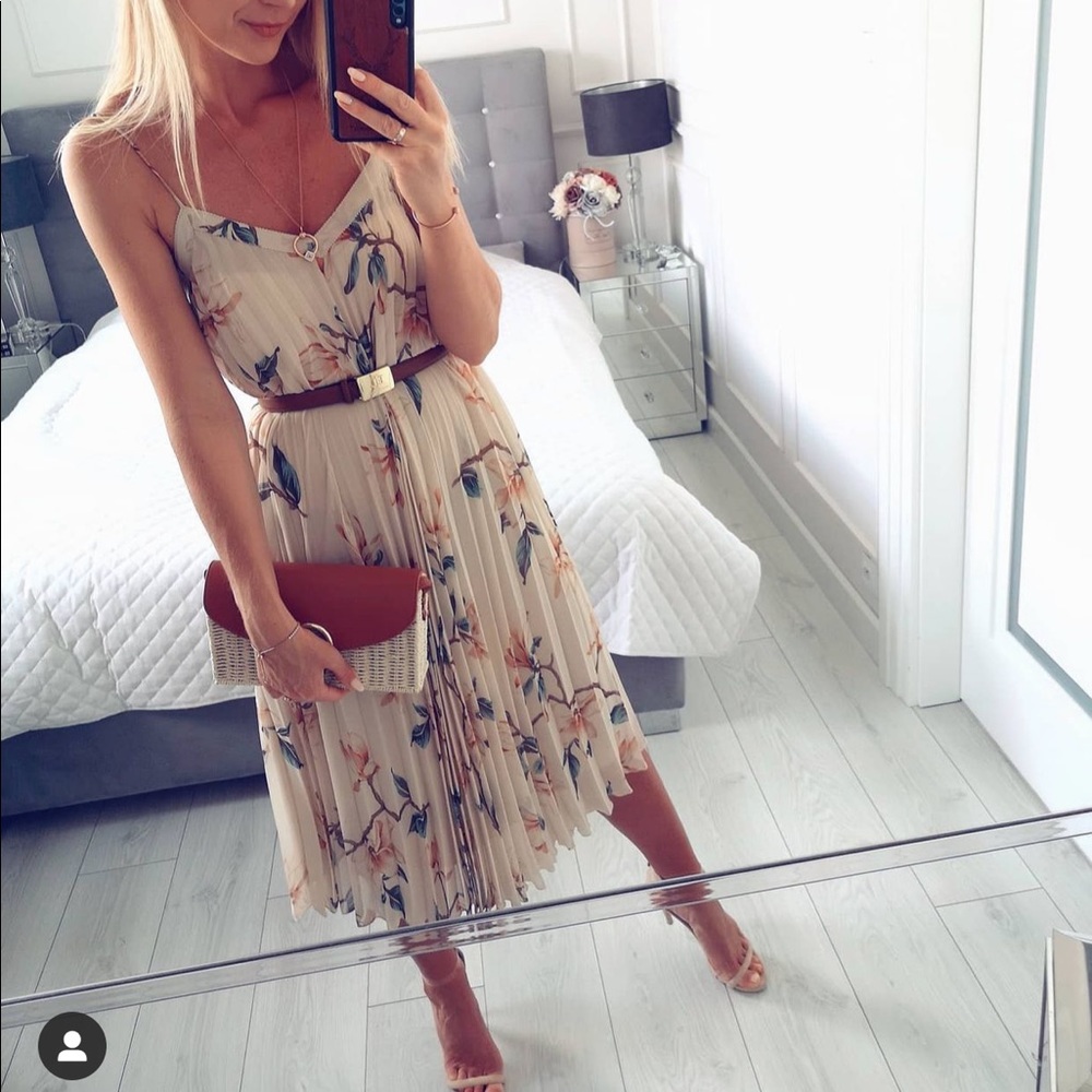 Sleeveless Pleated Floral Midi Dress in Cream